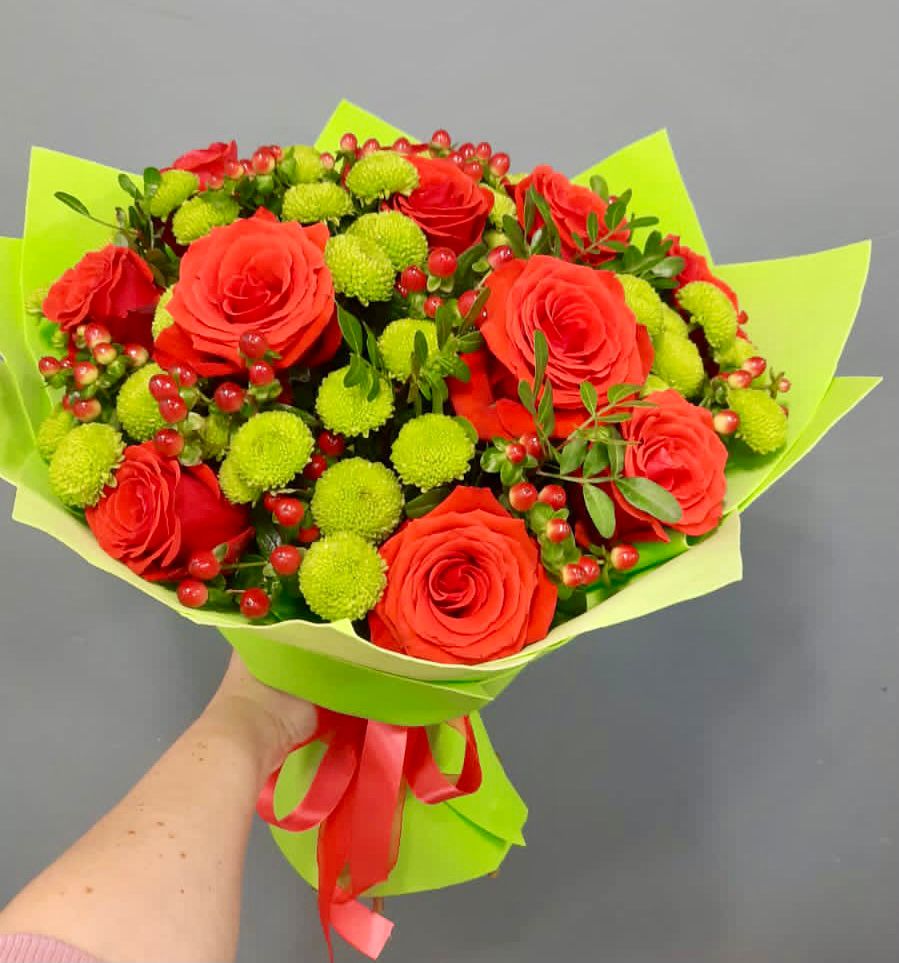 Букет цветов из: Хризантемы и Розы в Томске