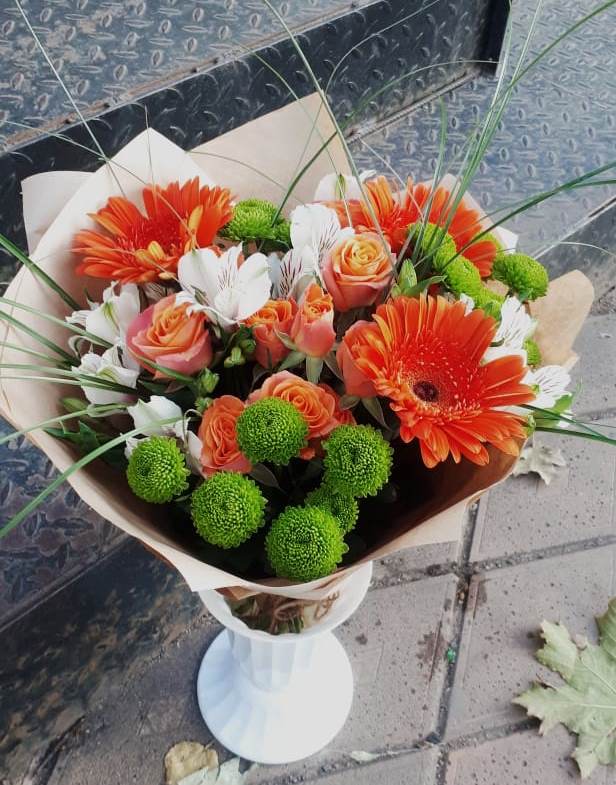 Букет цветов из: Герберы, Хризантемы, Альстромерии и Розы в Томске