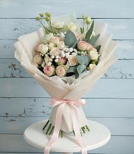 Букет цветов из:  Розы и Лизиантусы в Томске