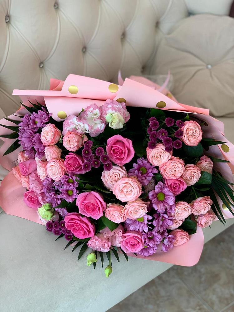 Букет цветов из: Хризантемы, Розы и Лизиантусы в Томске