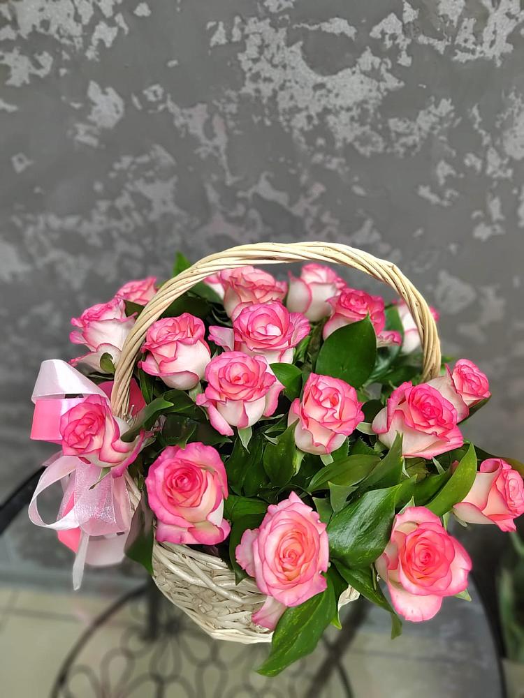 Цветочная композиция из Розы в корзине в Томске