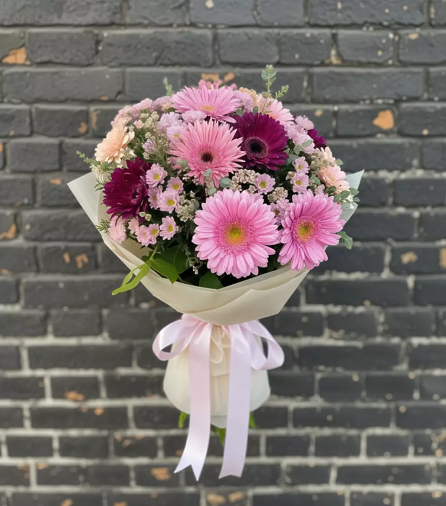Букет цветов из: Герберы и Хризантемы в Томске