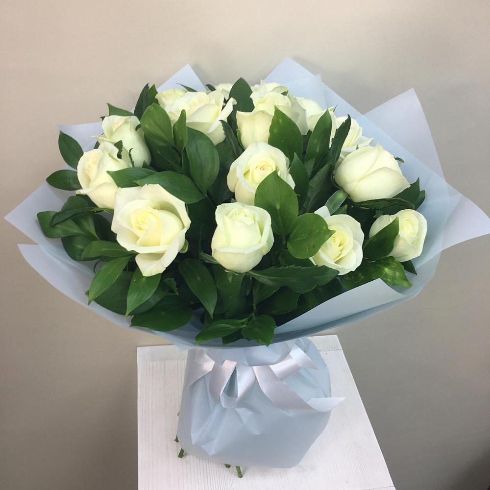 Букет 15 Белых роз Проуд в Томске