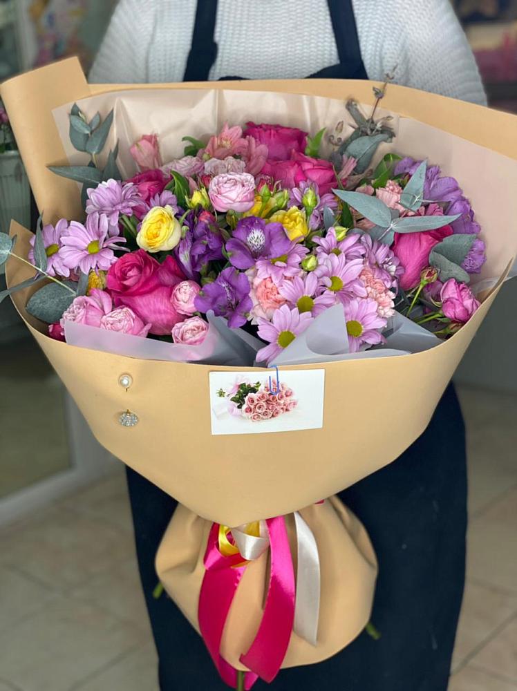 Букет цветов из: Хризантемы, Гвоздики и Альстромерии в Томске