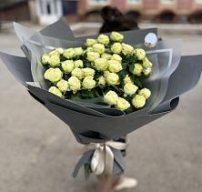 Букет Белые кустовые розы Солинеро в Томске