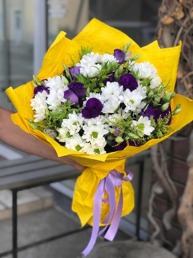 Букет цветов из: Ирисы, Хризантемы и Ромашки в Томске