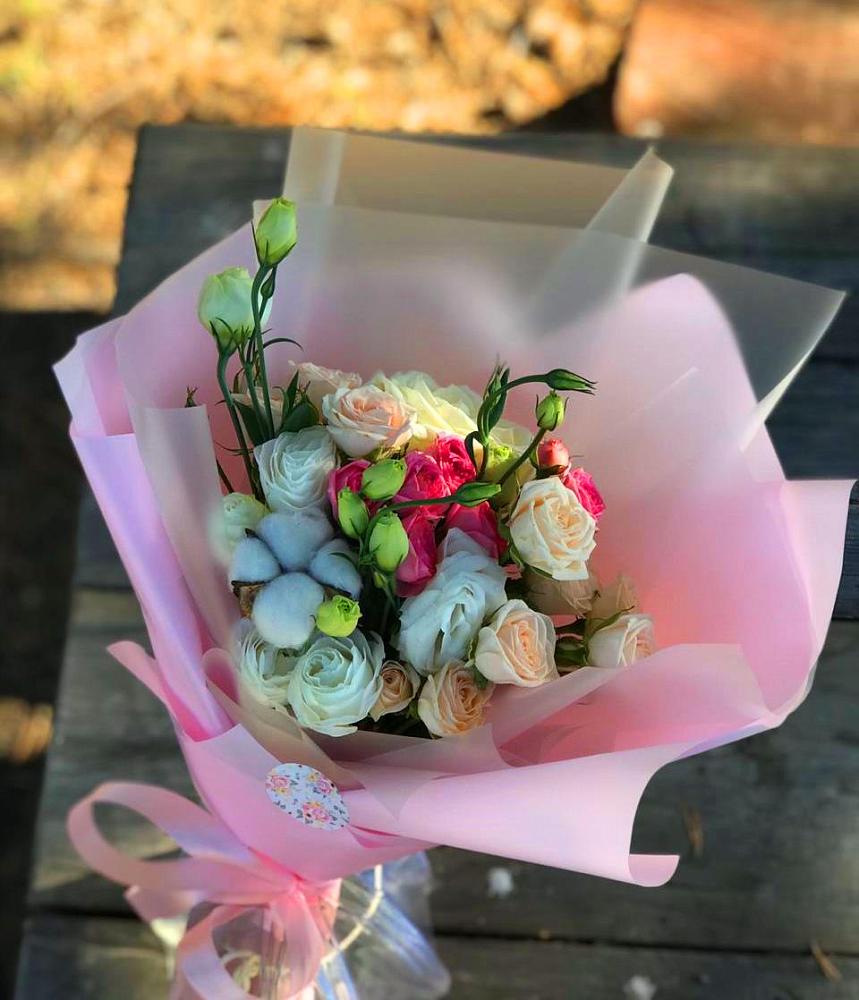 Букет цветов из: Розы и Лизиантусы в Томске