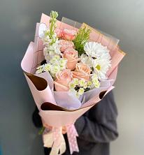 Букет цветов из:  Хризантемы и Розы в Томске