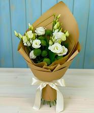 Букет цветов из:  Хризантемы и Лизиантусы в Томске