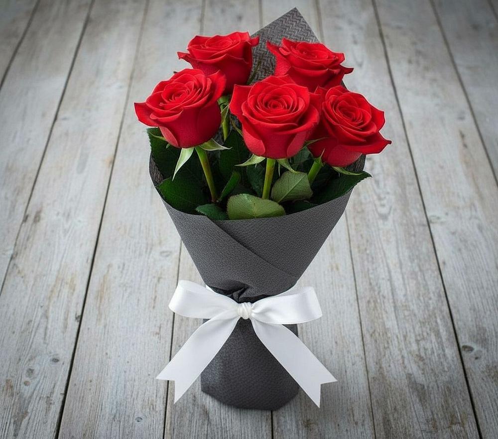 Букет 5 Красных роз Эдлесс Лав в Томске