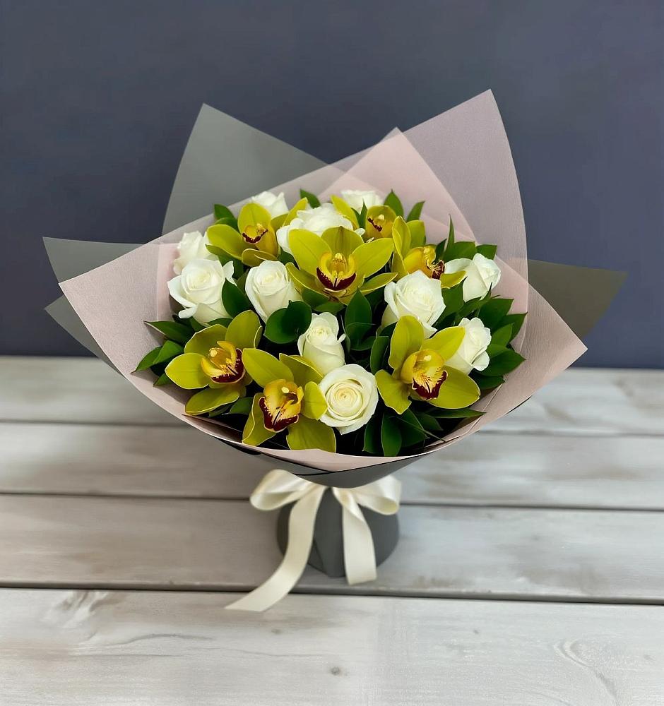 Букет цветов из: Орхидеи и Розы в Томске