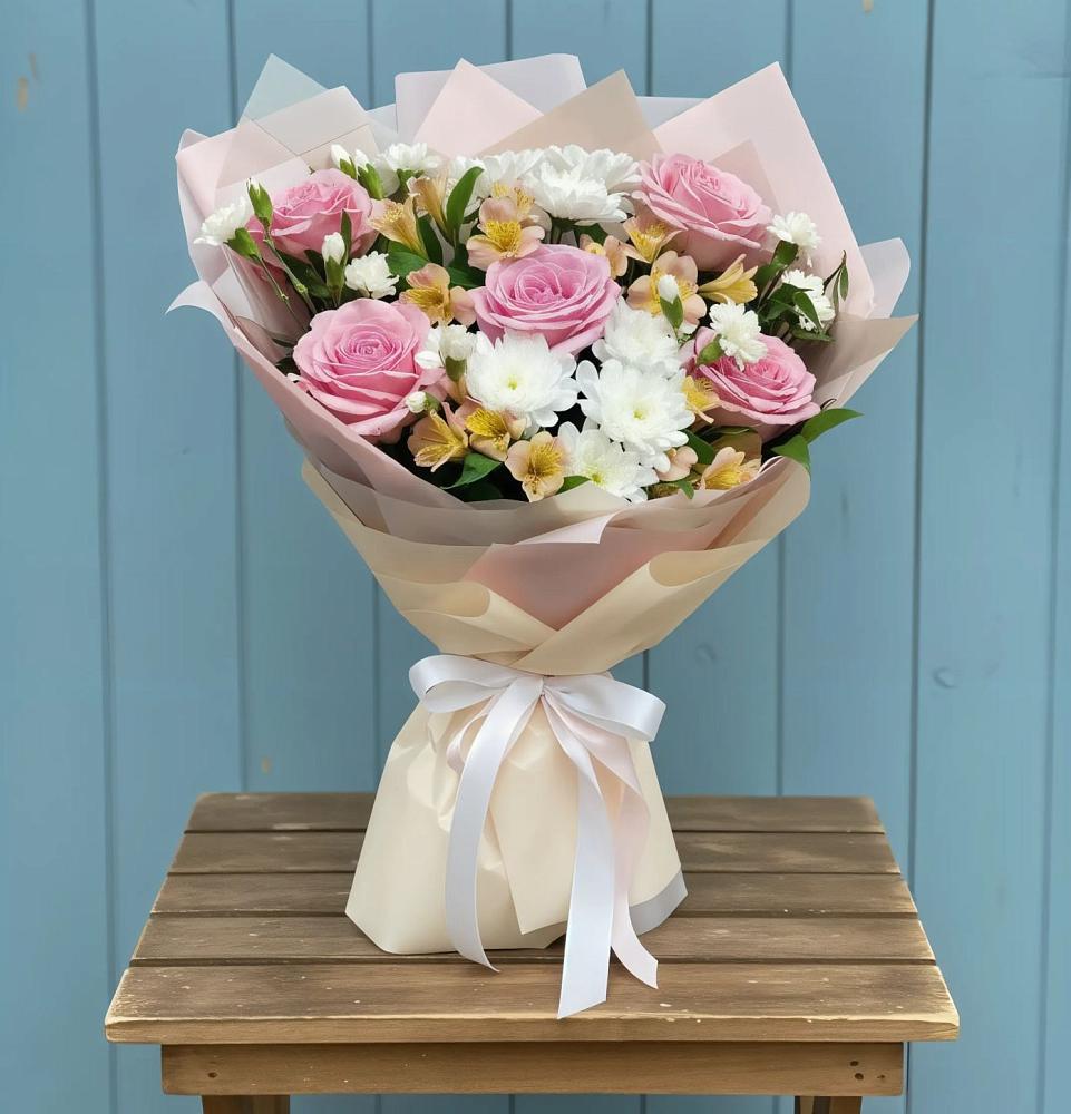 Букет цветов из: Гвоздики, Орхидеи и Розы в Томске