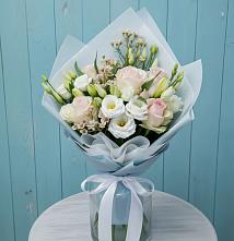 Букет цветов из:  Розы и Лизиантусы в Томске