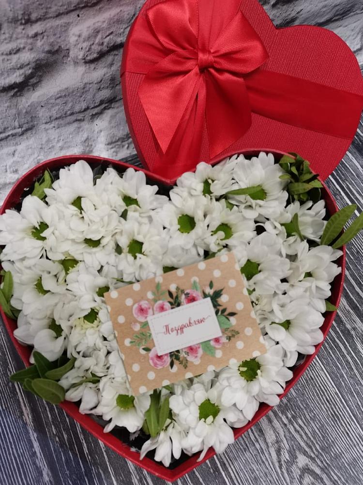 Цветочная композиция из Хризантемы в виде сердца в Томске