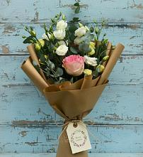 Букет цветов из:  Розы и Лизиантусы в Томске